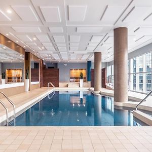 Hotel Le Crystal Montreal